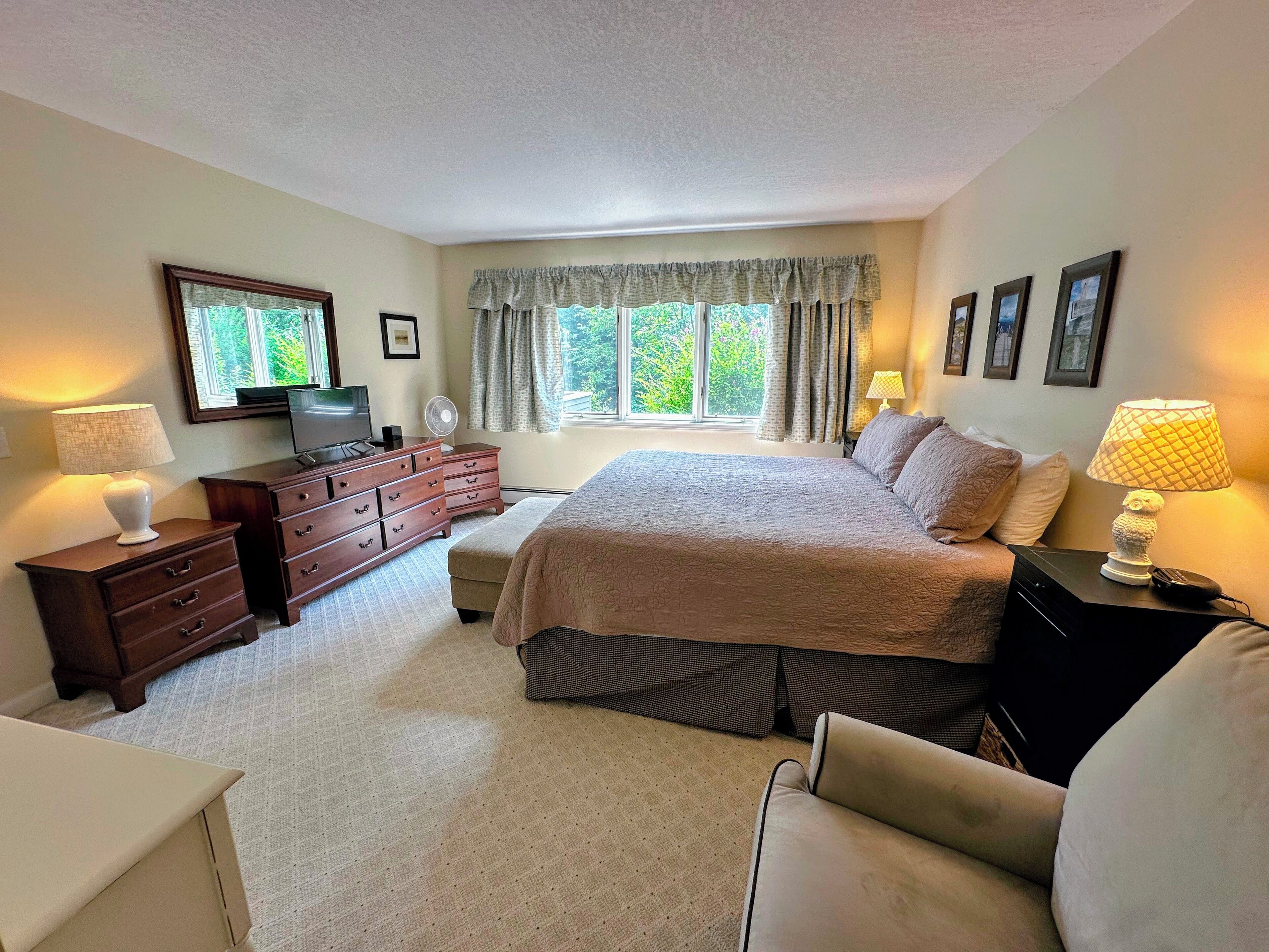 3 bedrooms, iron/ironing board, WiFi, bed sheets