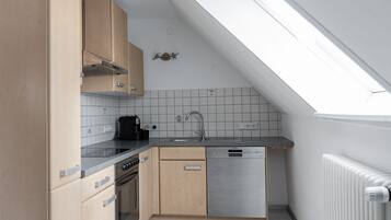 Kühlschrank, Ofen, Herdplatte, Geschirrspüler