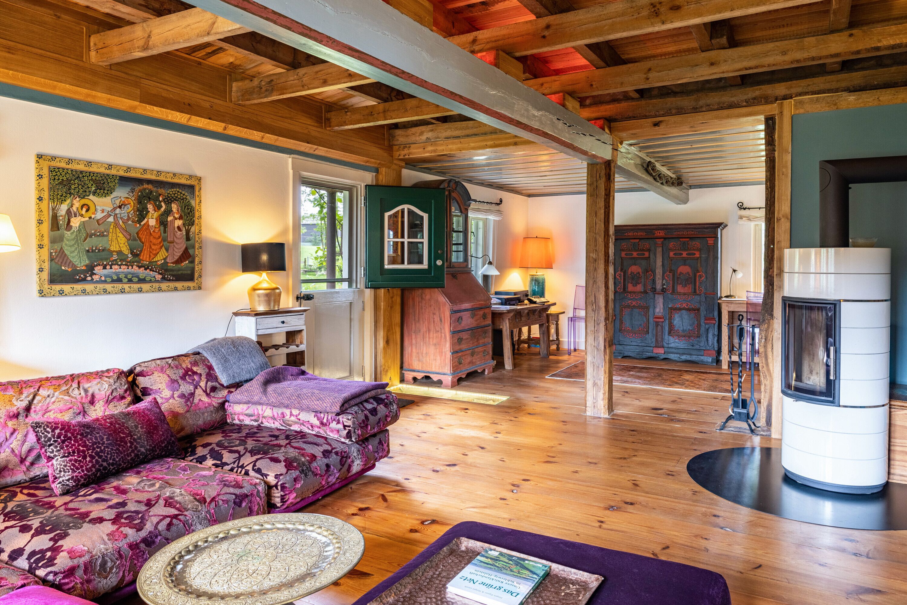 Fernseher, Kamin, Tischtennisplatte, Stereoanlage