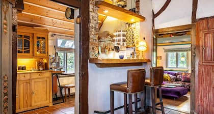 Cottage 'Reetdachhaus Bischoff' with Private Terrace, Private Garden and Wi-Fi