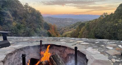 Overlook Mountain Retreat | Million Dollar Views, Fire Pit and Hot Tub!