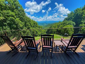 Property grounds - Overlook Mountain Retreat | Million Dollar Views, Fire Pit and Hot Tub! (Marshall)
