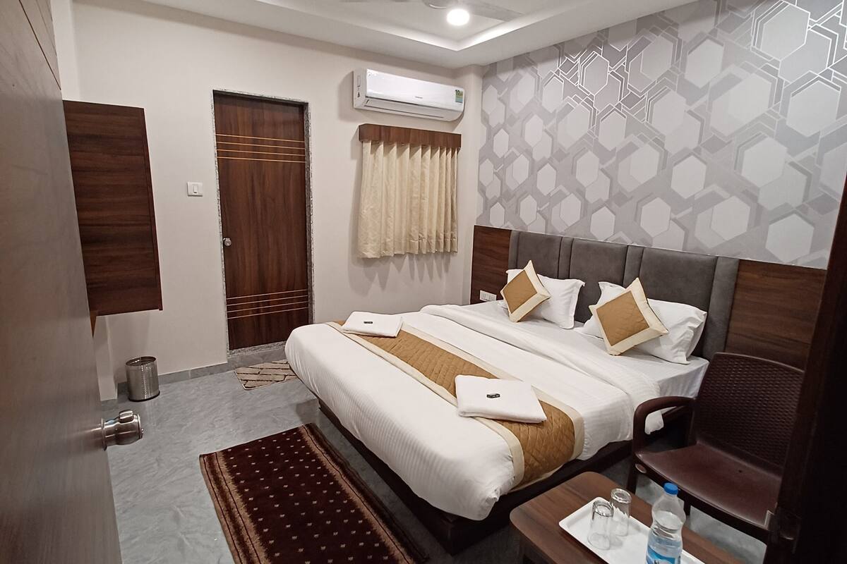 ห้องดีลักซ์ดับเบิล | โต๊ะทำงาน, Wi-Fi ฟรี, ผ้าปูที่นอน
