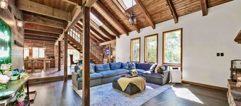 Wonderland ~ Dog friendly forest retreat, near lake, fast Wifi & EV charger