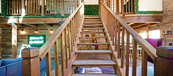 Wonderland ~ Dog friendly forest retreat, near lake, fast Wifi & EV charger