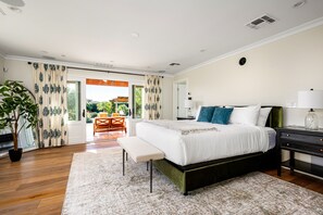 4 bedrooms, desk, iron/ironing board, travel cot
