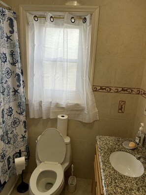 Een douche, handdoeken