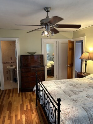 4 bedrooms, internet, bed sheets
