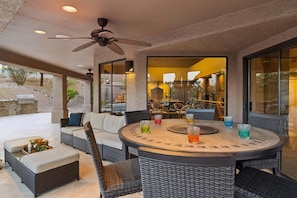 Outdoor dining - Hillside Tranquility - Desert Views, Heated Pool, Outdoor Kitchen & Light-Filled Luxury (Fountain Hills)
