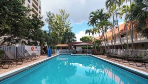 Piscina coperta, piscina all'aperto