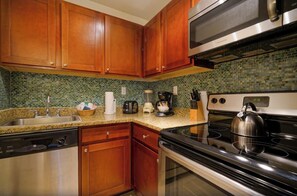 Microonde, forno, piano cottura, lavastoviglie