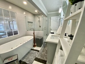 Dusche, Haartrockner, Bidet, Handtücher