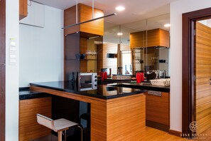 Microwave, electric kettle, cleaning supplies - Dua Sentral Kuala Lumpur, Roam (Kuala Lumpur)