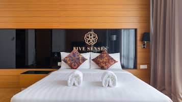 1 bedroom, premium bedding, desk, laptop workspace