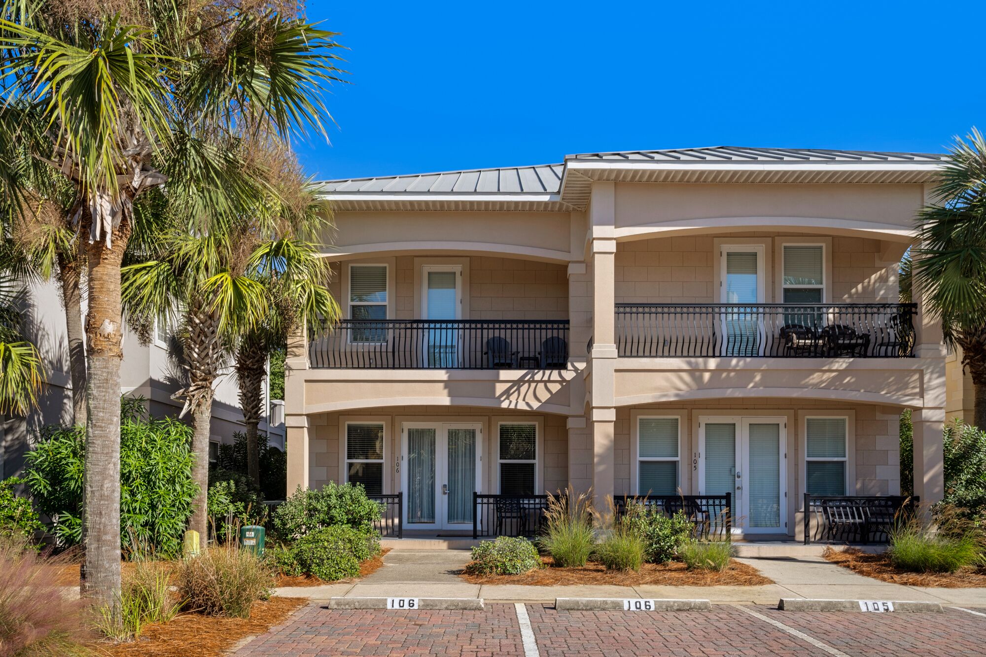 NEWLY UPDATED 2 STORY HOME IS YOUR PERFECT GETAWAY!! SLEEPS UP TO 10