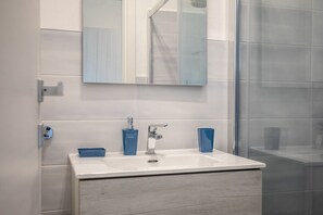 Dusche, Haartrockner, Bidet