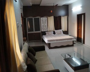 7 habitaciones, tabla de planchar con plancha, wifi y ropa de cama 