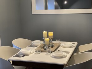 Dining - Charming 2-Bed Apartment in Stavanger (Stavanger)