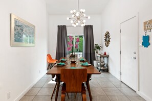 Dining - Jackson's Dawg House (Palm Springs)