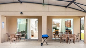 House, Multiple Beds, Pool Access, Pool View | Outdoor dining