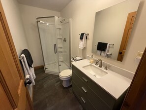 Hair dryer, towels - 3B across from scenic Teal Lake (Negaunee)