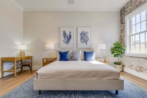 4 bedrooms, iron/ironing board, free WiFi, bed sheets - Harbor House Penthouse- B (Key West)