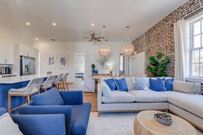 TV - Luxury 4BDR/4BA Penthouse | 4 Bed, 4 Bath (Key West)