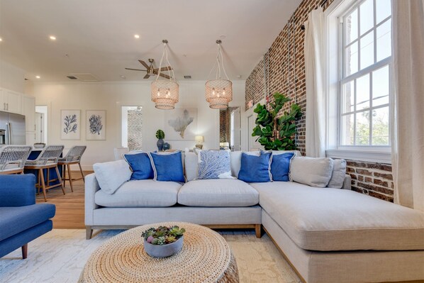 TV - Luxury 4BDR/4BA Penthouse | 4 Bed, 4 Bath (Key West)