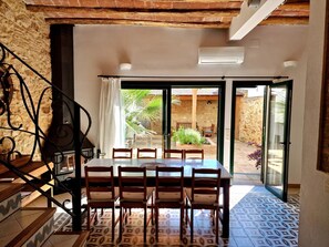 Dining - Pretty village house (Sant Feliu)