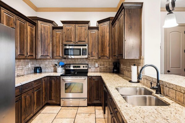 Condo, Multiple Beds, Balcony, Mountain View (The View) | Private kitchen | Fridge, microwave, oven, stovetop