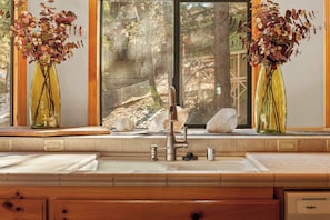 House, Multiple Beds, Patio, Mountain View (Hunter's Retreat) | Interior