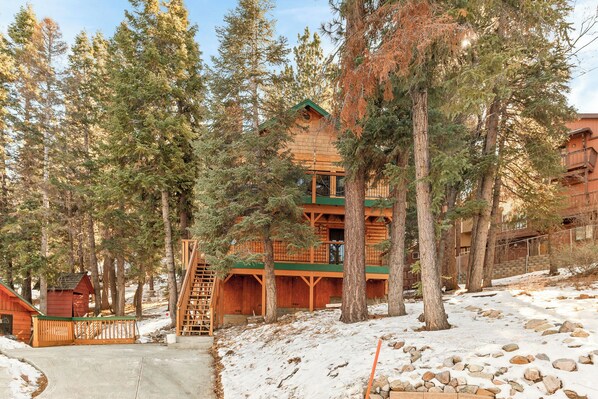 Exterior - Hunter's Retreat in Upper Moonridge! (Big Bear Lake)