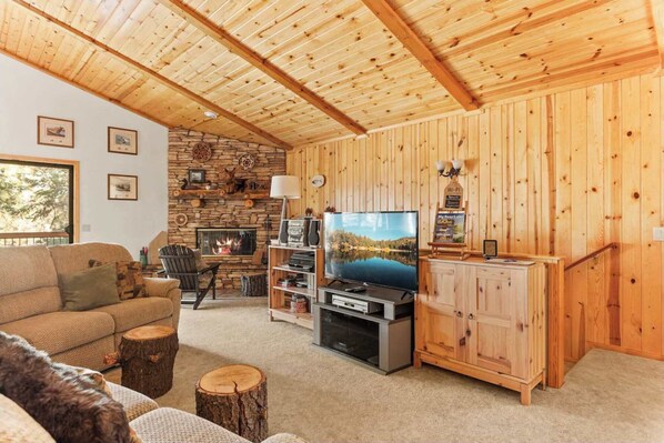 House, Multiple Beds, Patio, Mountain View (Hunter's Retreat) | Living area | 42-inch flat-screen TV with digital channels, TV, fireplace