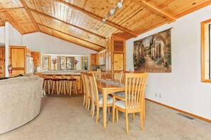 House, Multiple Beds, Patio, Mountain View (Hunter's Retreat) | Dining