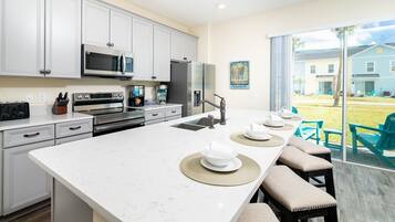 House, Multiple Beds, Kitchen, Garden View | Private kitchen | Fridge, microwave, oven, stovetop