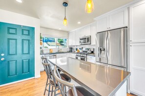 House, Multiple Beds, Patio, Garden View (Cozy Oaks) | Private kitchen | Fridge, microwave, oven, stovetop - Cozy Oaks - A Coastal Getaway With Idyllic Scenery! (Monterey)