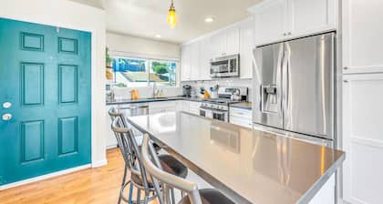 Cozy Oaks - A Coastal Getaway With Idyllic Scenery!