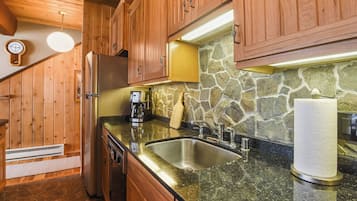 Townhome, Multiple Beds, Fireplace, Mountain View (Comfy Alpine Meadows) | Private kitchen | Fridge, microwave, oven, stovetop