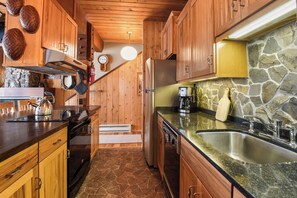 Townhome, Multiple Beds, Fireplace, Mountain View (Comfy Alpine Meadows) | Private kitchen | Fridge, microwave, oven, stovetop