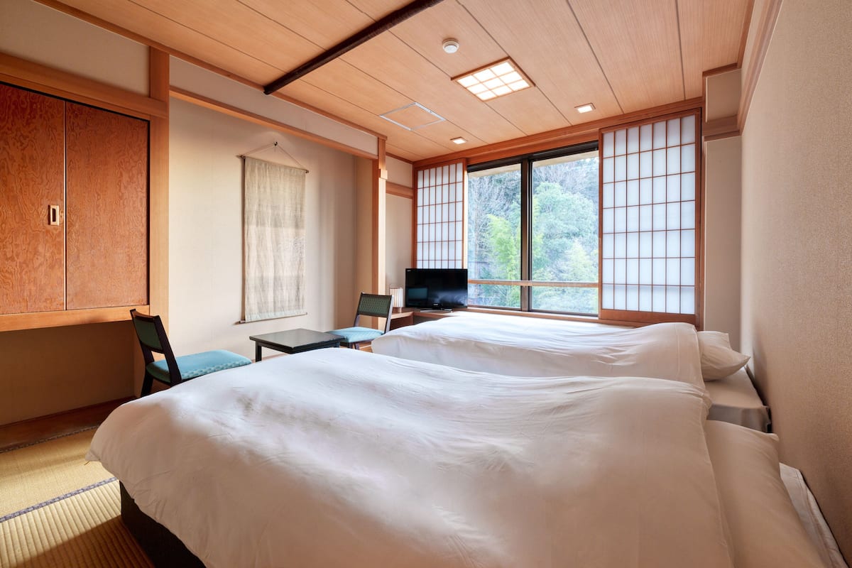 Traditional Twin Room, Non Smoking (Japanese-Style, 8-tatami, 2 beds) | Peti besi dalam bilik, Wi-fi percuma, cadar katil