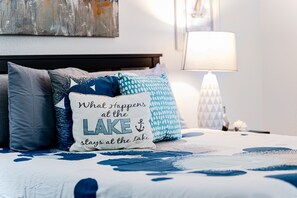 3 bedrooms, individually decorated, individually furnished, free WiFi - Lake LBJ Waterfront Family-friendly Retreat! (Marble Falls)