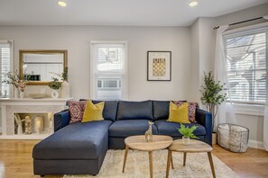 Smart TV - Palmer Square 1BR w/ Private Patio (Princeton)