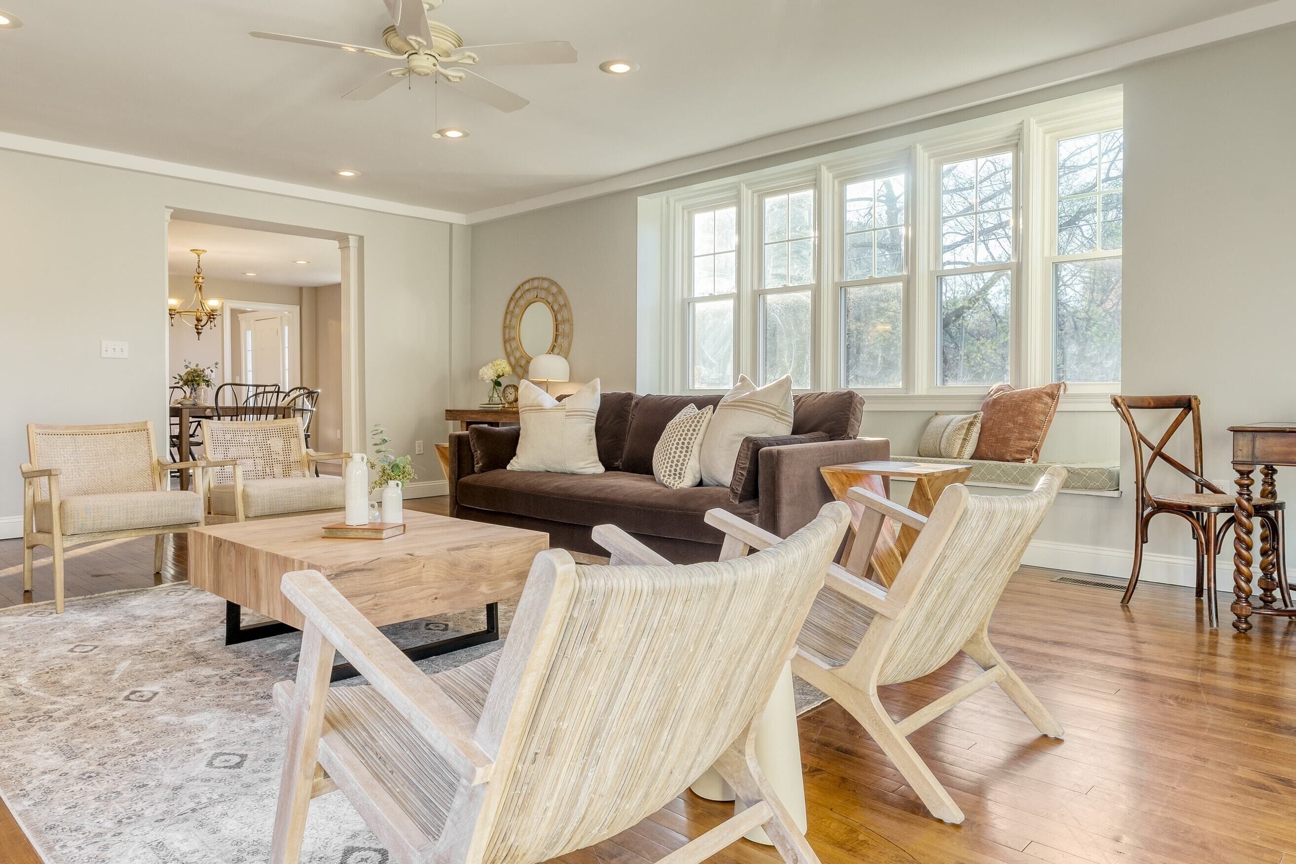 Fernseher, Kamin, Tischfußball, Tischtennisplatte