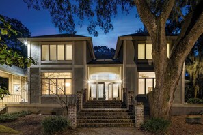 Interior - Hilton Ivory by Avantstay Luxe Home + Pool/patio (Hilton Head Island)