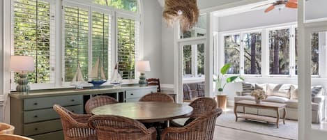 House (6 Bedrooms) | Interior