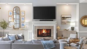 House (6 Bedrooms) | Interior