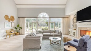 Interior - Hilton Ivory by Avantstay Luxe Home + Pool/patio (Hilton Head Island)