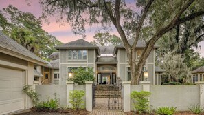 Interior - Hilton Ivory by Avantstay Luxe Home + Pool/patio (Hilton Head Island)