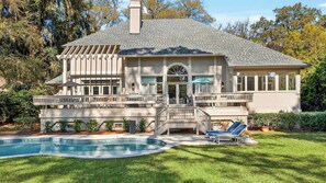 Front of property - Hilton Ivory by Avantstay Luxe Home + Pool/patio (Hilton Head Island)