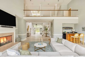 Interior - Hilton Ivory by Avantstay Luxe Home + Pool/patio (Hilton Head Island)